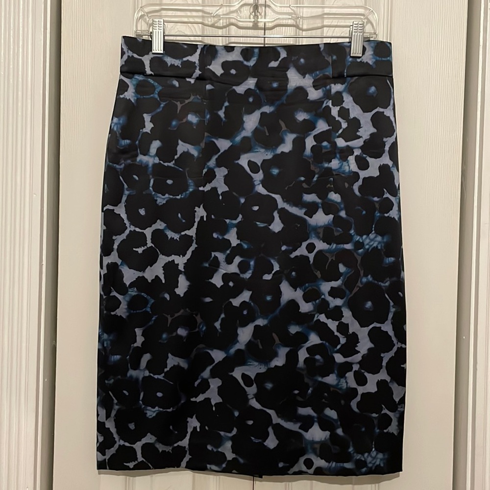 Ann Taylor Black and Blue Abstract Animal-Print Pencil Skirt